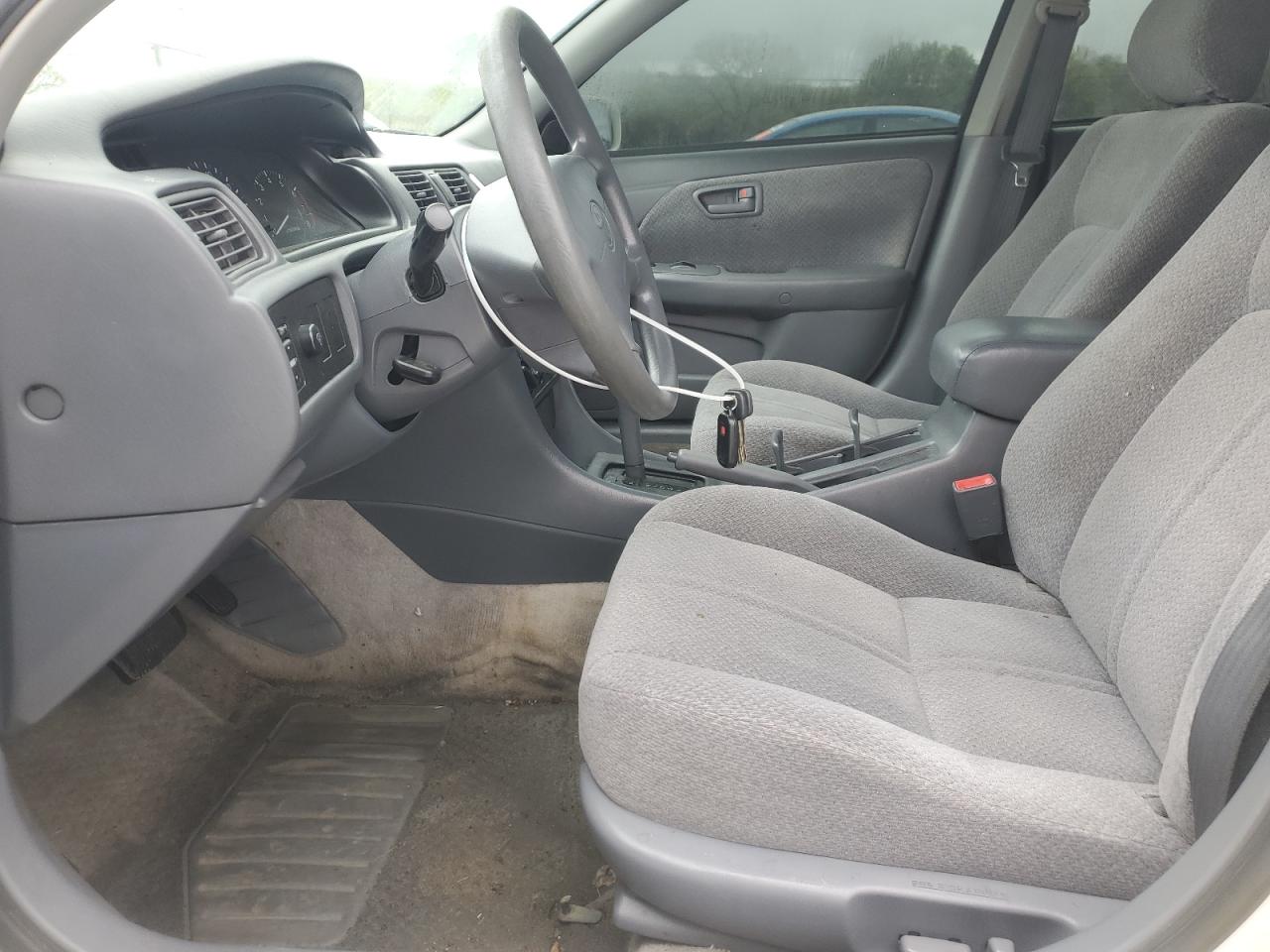 2000 Toyota Camry Le VIN: JT2BG28K1Y0457250 Lot: 52166405