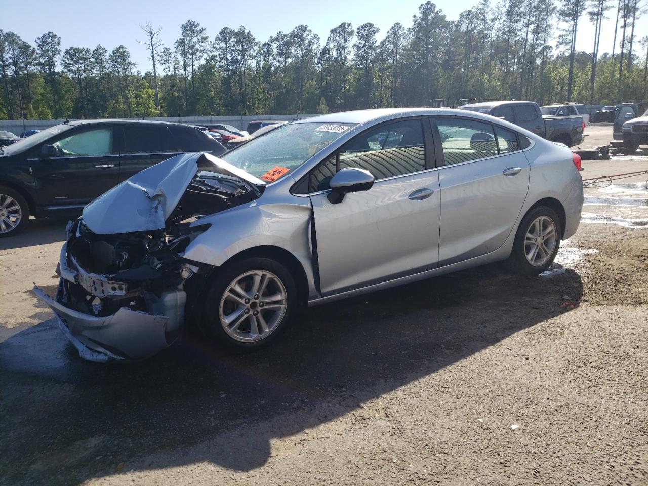 2018 Chevrolet Cruze Lt for Sale in Harleyville, SC - Front End
