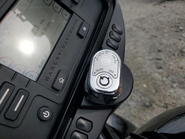  HARLEY-DAVIDSON FL 2018 Чорний