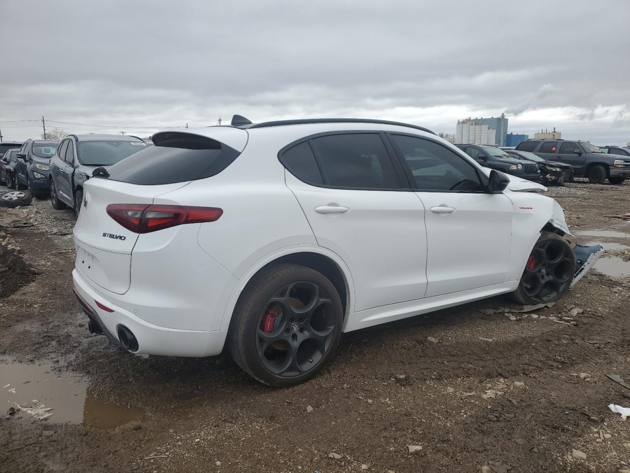 2022 Alfa Romeo Stelvio - Image 3
