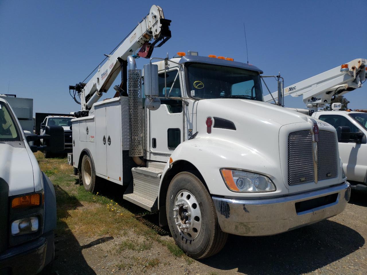 2017 Kenworth T370 Utility / Service Truck for Sale in Sacramento, CA - Minor Dent/Scratches