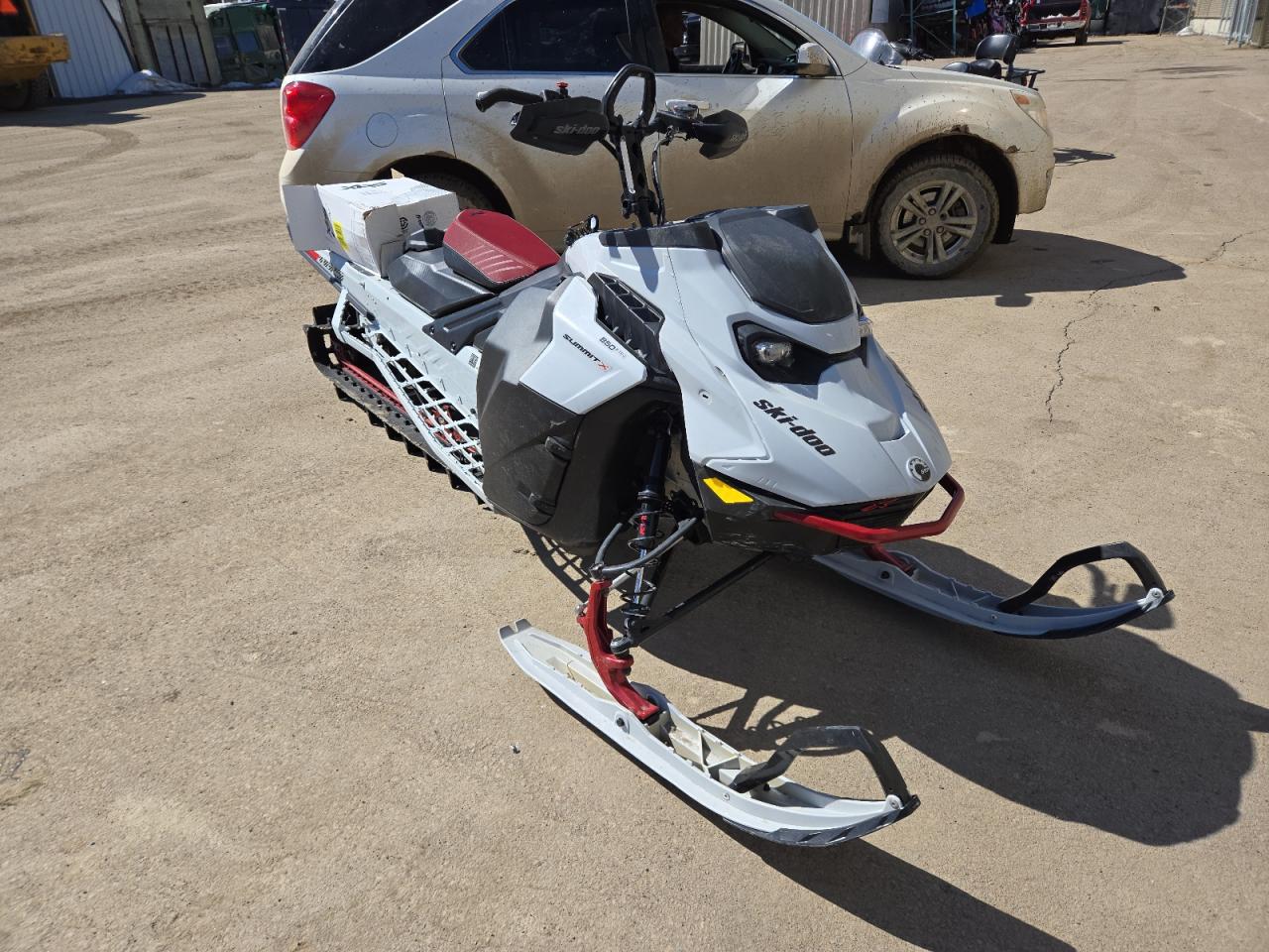 2023 Skidoo Summit X 8 for Sale in Montreal-est, QC - Side