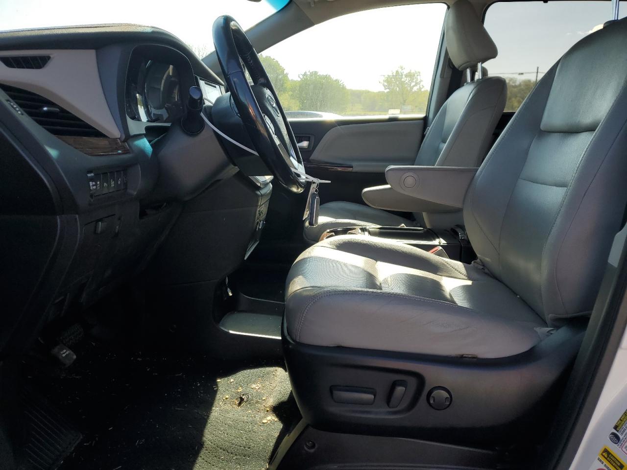 2017 Toyota Sienna Xle VIN: 5TDYZ3DC7HS810930 Lot: 51924515