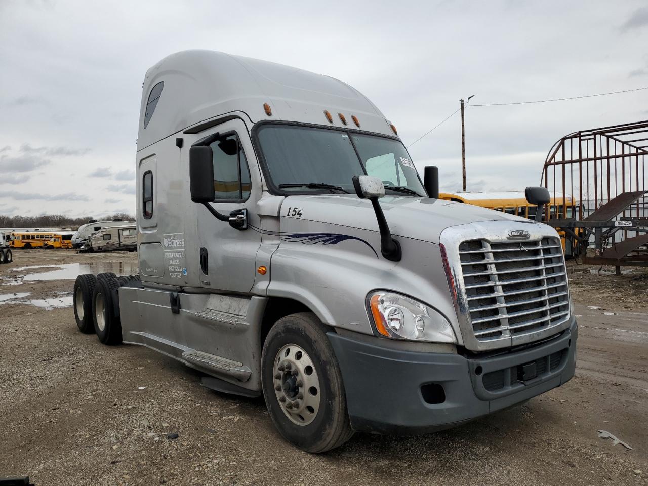 2016 Freightliner Cascadia Semi Truck for Sale in Elgin, IL - All Over