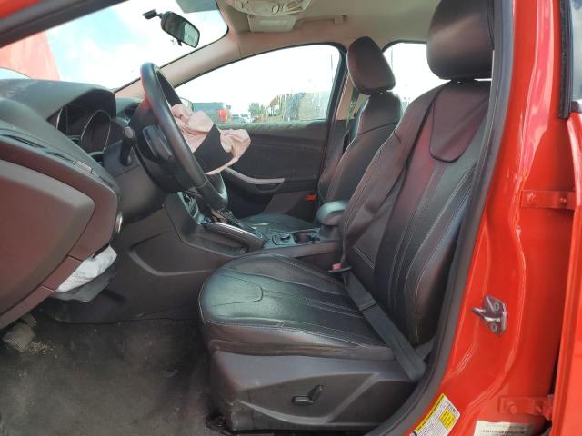 Sedans FORD FOCUS 2013 Czerwony