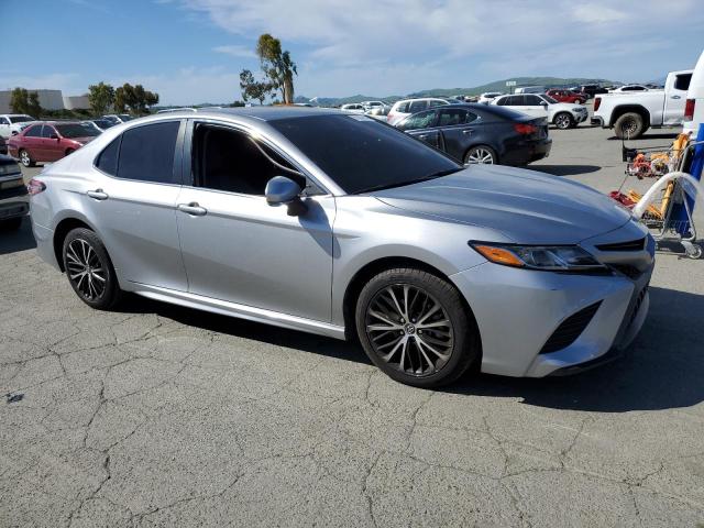  TOYOTA CAMRY 2019 Srebrny