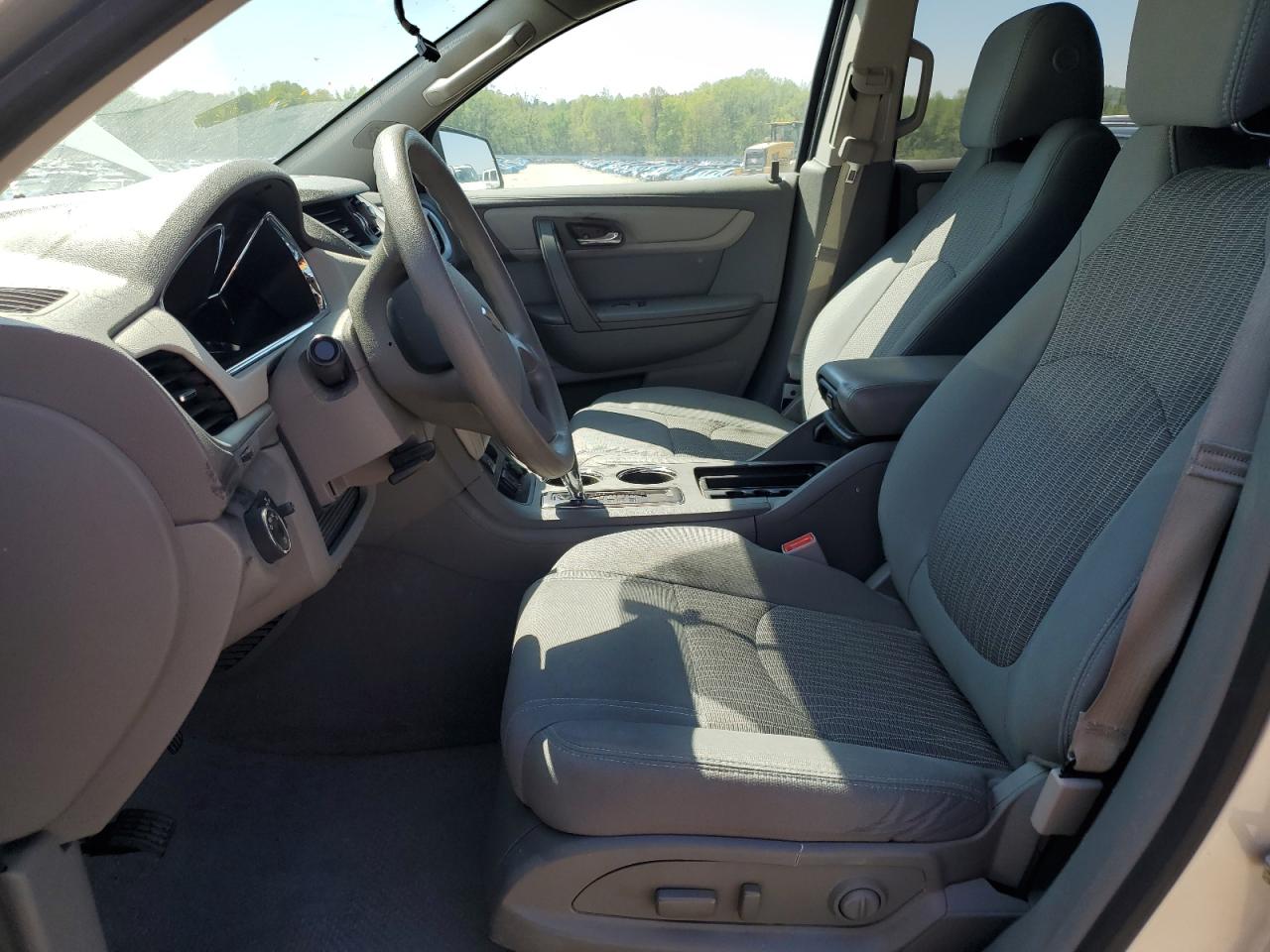 2016 Chevrolet Traverse Ls VIN: 1GNKRFKD0GJ347373 Lot: 52683085