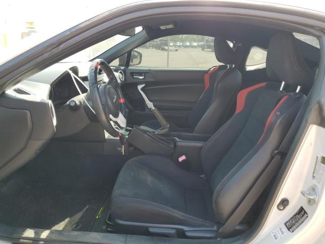 Coupet TOYOTA SCION 2014 Biały