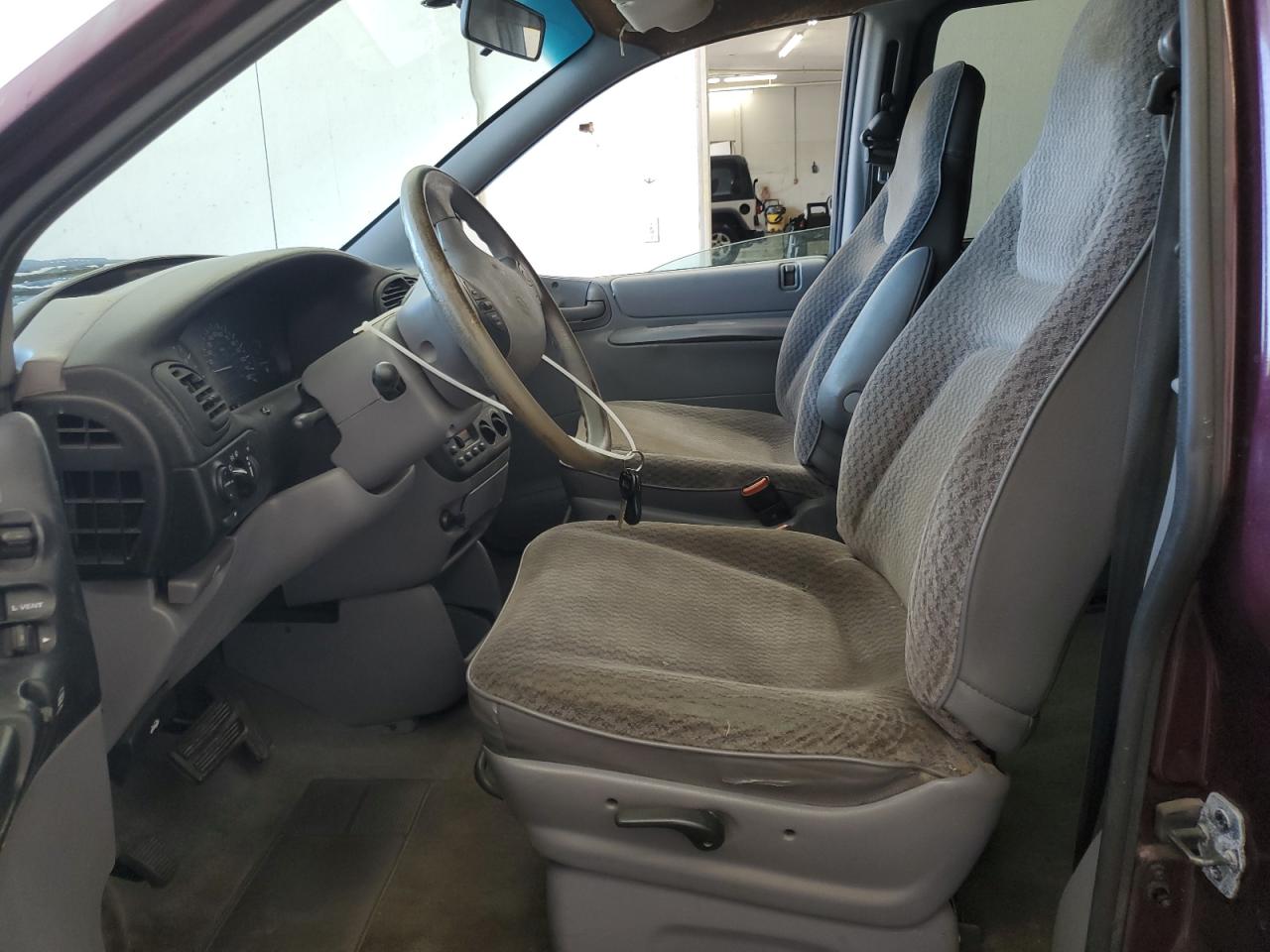 1999 Dodge Caravan VIN: 2B4FP2530XR198421 Lot: 52224685