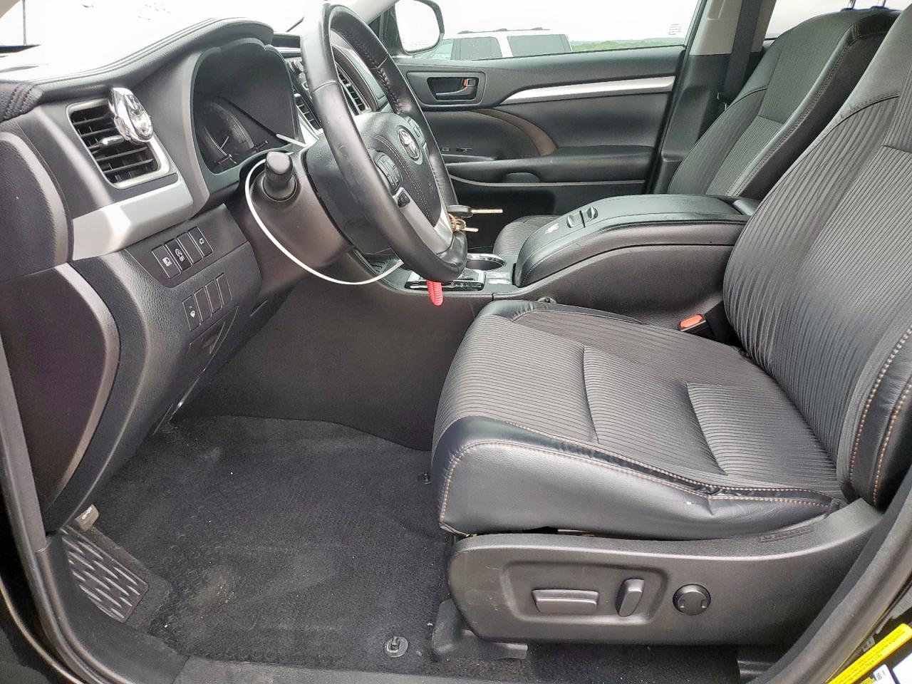 2018 Toyota Highlander Le VIN: 5TDZZRFH7JS275734 Lot: 52032685