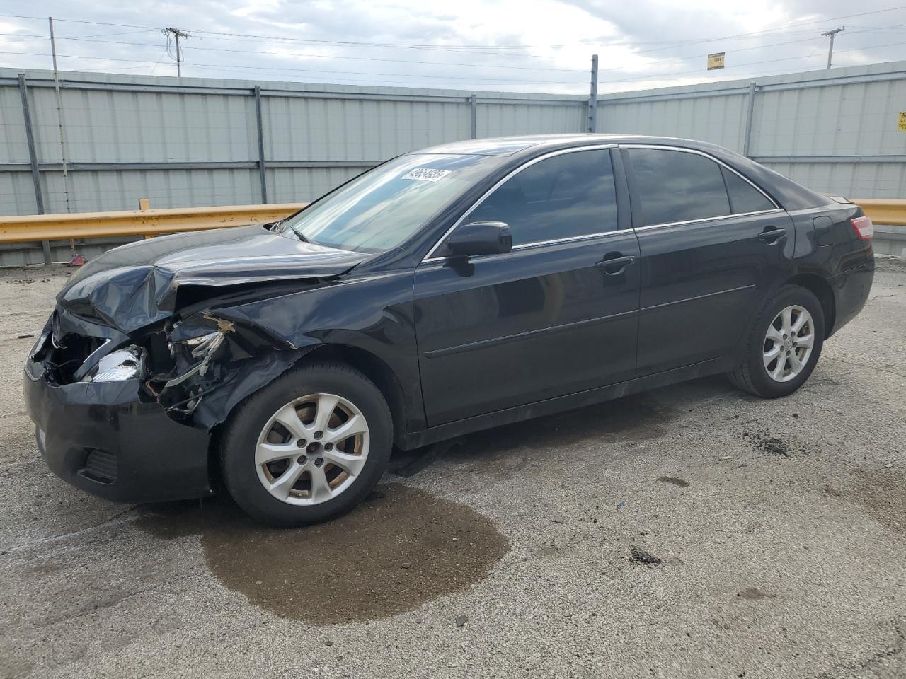 2011 Toyota Camry Base للبيع في Dyer، IN - Front End