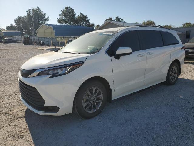 TOYOTA SIENNA LE 2023