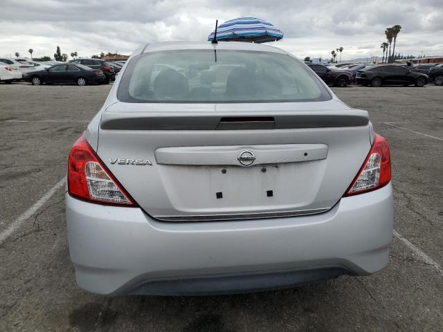  NISSAN VERSA 2017 Сріблястий