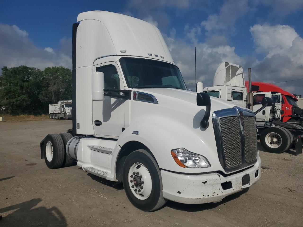 2015 Kenworth T680 Semi Truck იყიდება Riverview-ში, FL - Normal Wear