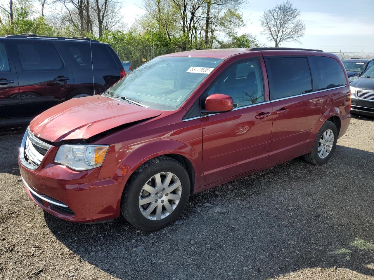 2016 Chrysler Town & Country Lx for Sale in Cicero, IN - Front End