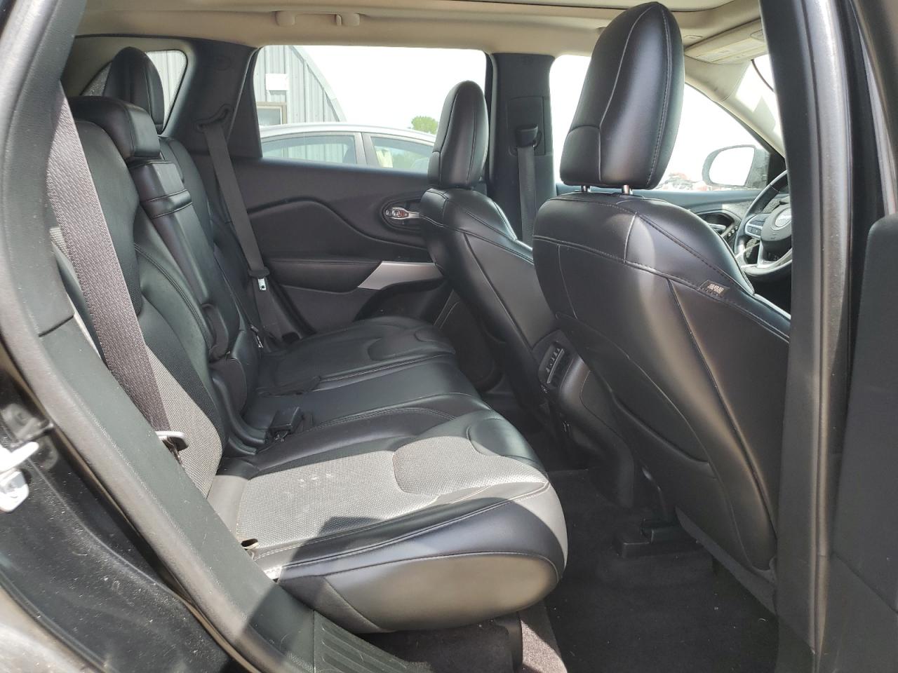 2018 Jeep Cherokee Overland VIN: 1C4PJMJX5JD525872 Lot: 53783655