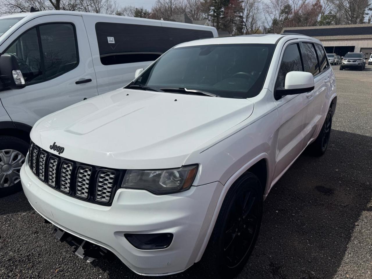 2019 Jeep Grand Cherokee Laredo zu verkaufen in East Granby, CT - Minor Dent/Scratches
