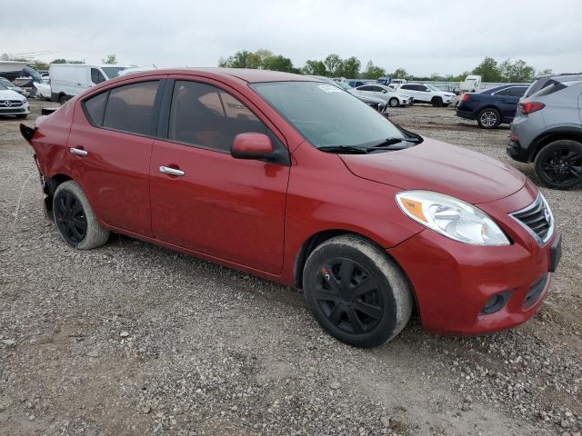 Sedans NISSAN VERSA 2013 Czerwony