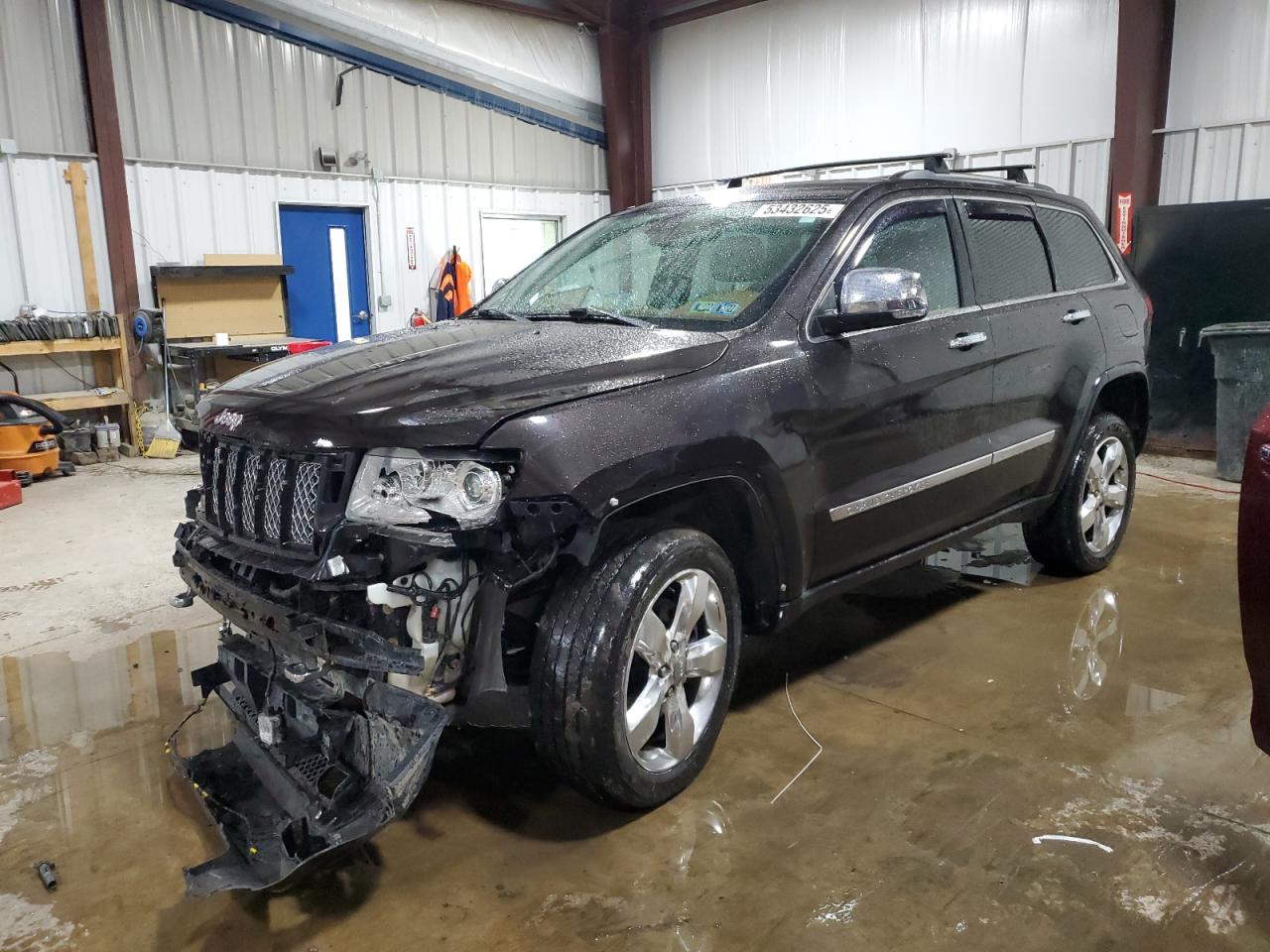 2013 Jeep Grand Cherokee Overland for Sale in West Mifflin, PA - Front End