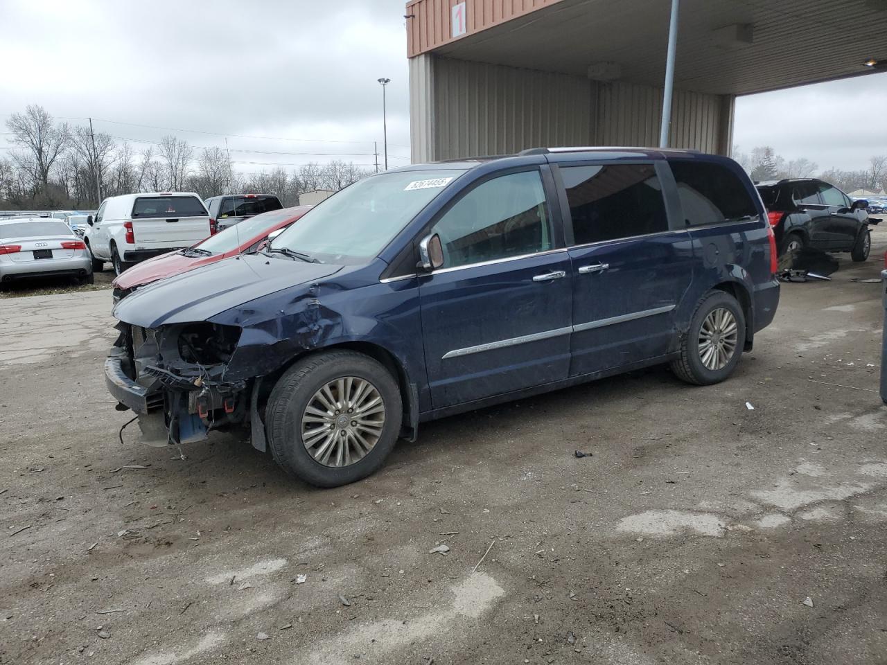 2013 Chrysler Town & Country Limited იყიდება Fort Wayne-ში, IN - Front End