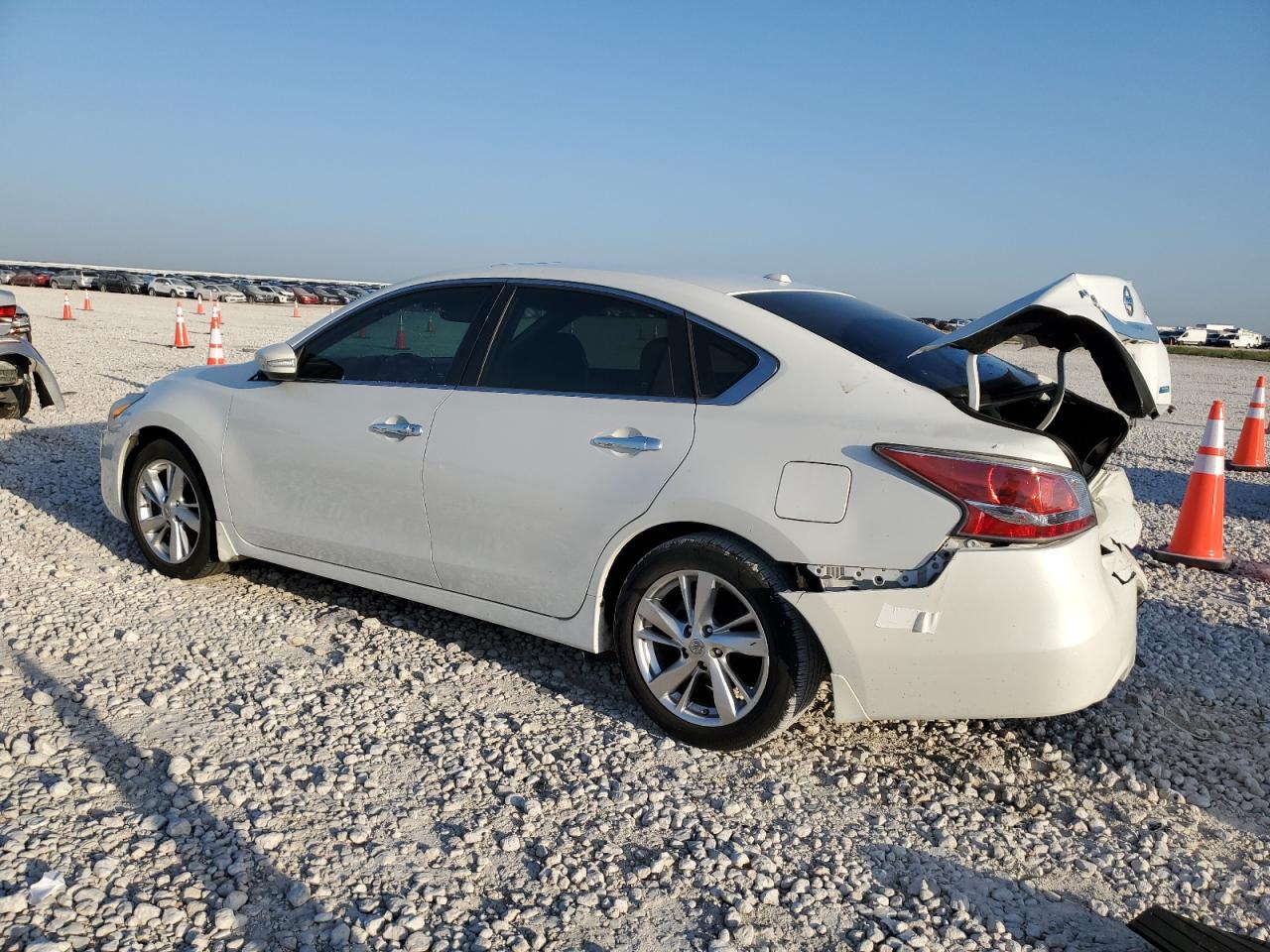 2014 Nissan Altima - Image 2