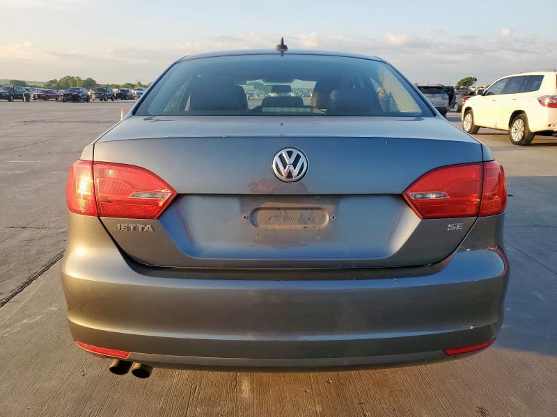 Sedans VOLKSWAGEN JETTA 2014 Szary