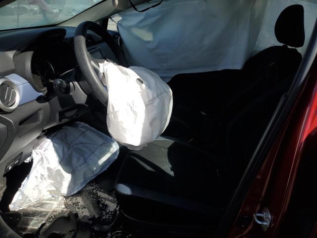  NISSAN VERSA 2024 Червоний