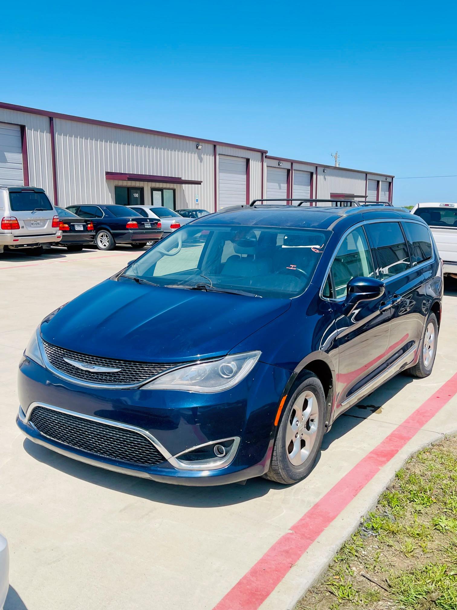 Minivans CHRYSLER PACIFICA 2017 Blue