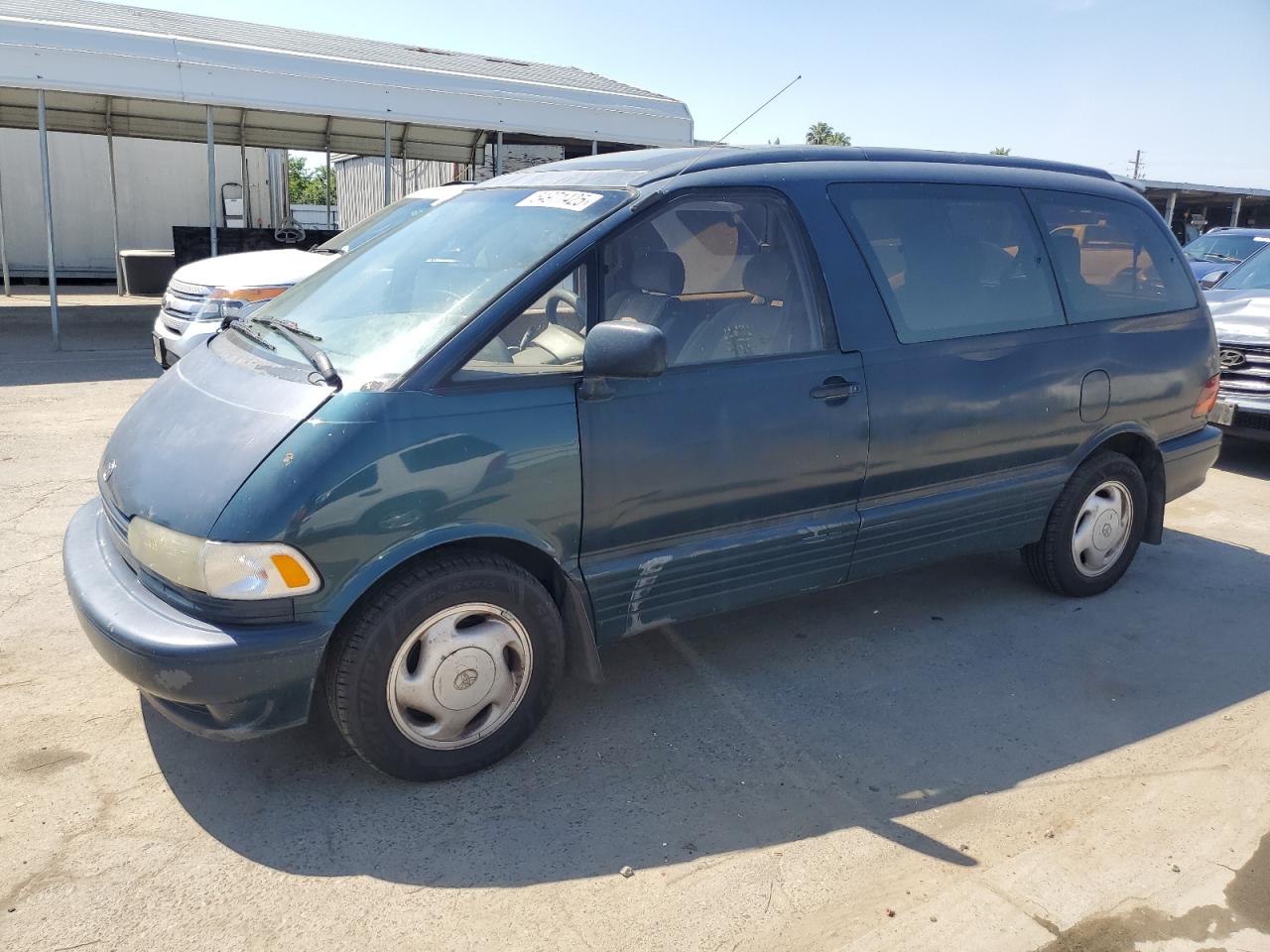 1994 Toyota Previa Le for Sale in Fresno, CA - Minor Dent/Scratches