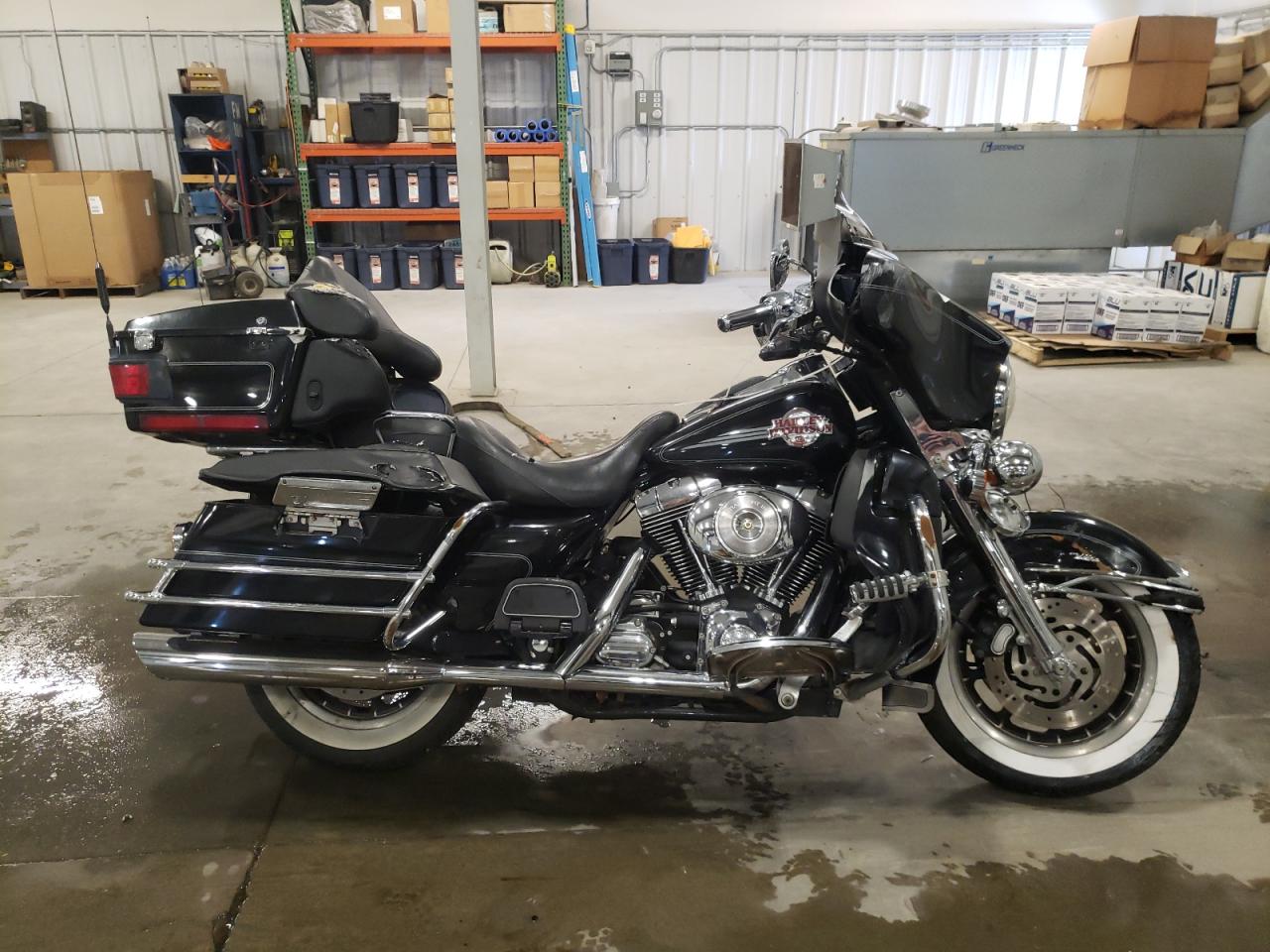 2005 Harley-Davidson Flhtcui للبيع في Avon، MN - Rollover