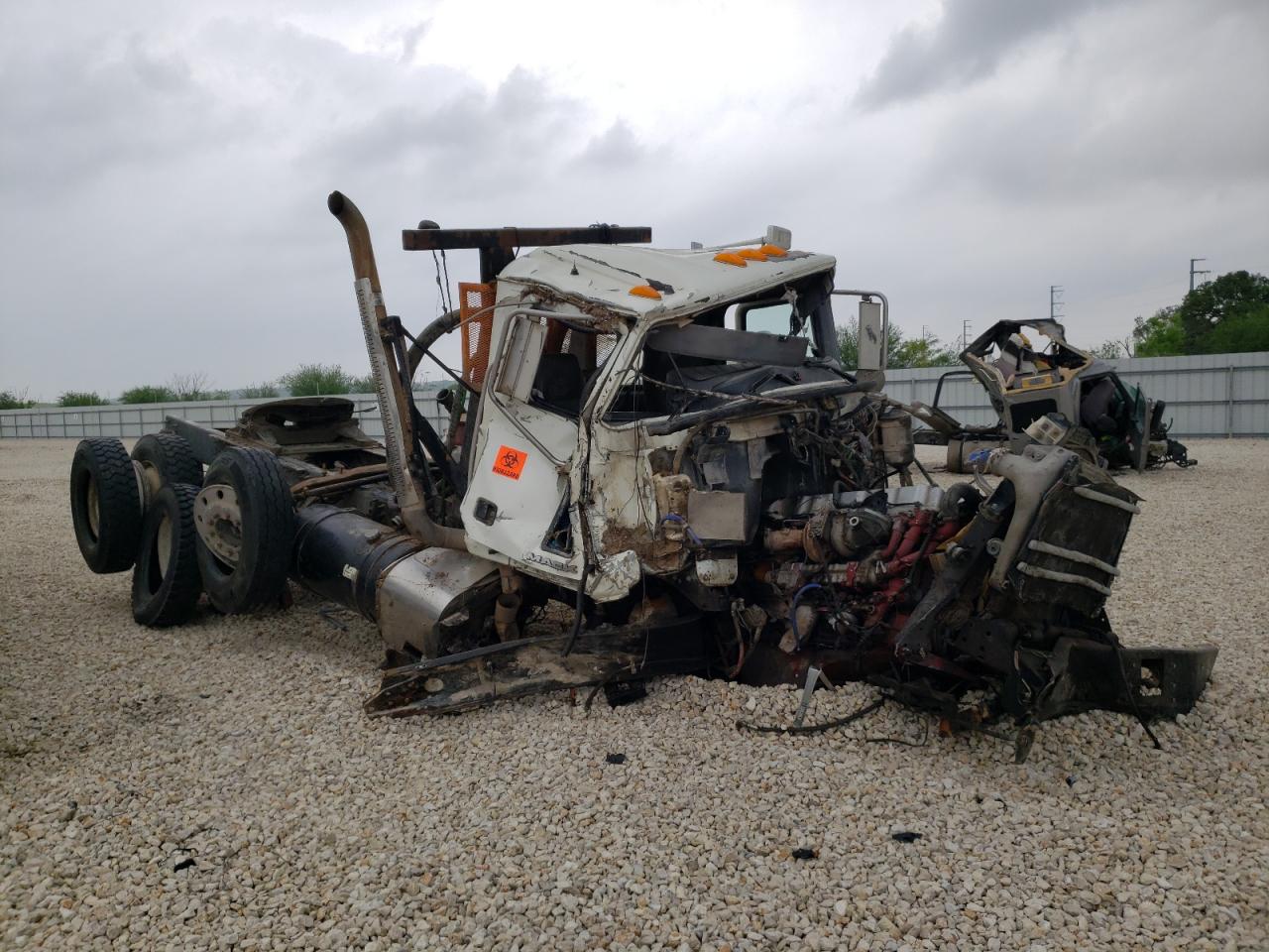 2012 Mack Gu713 Semi Truck იყიდება New Braunfels-ში, TX - All Over