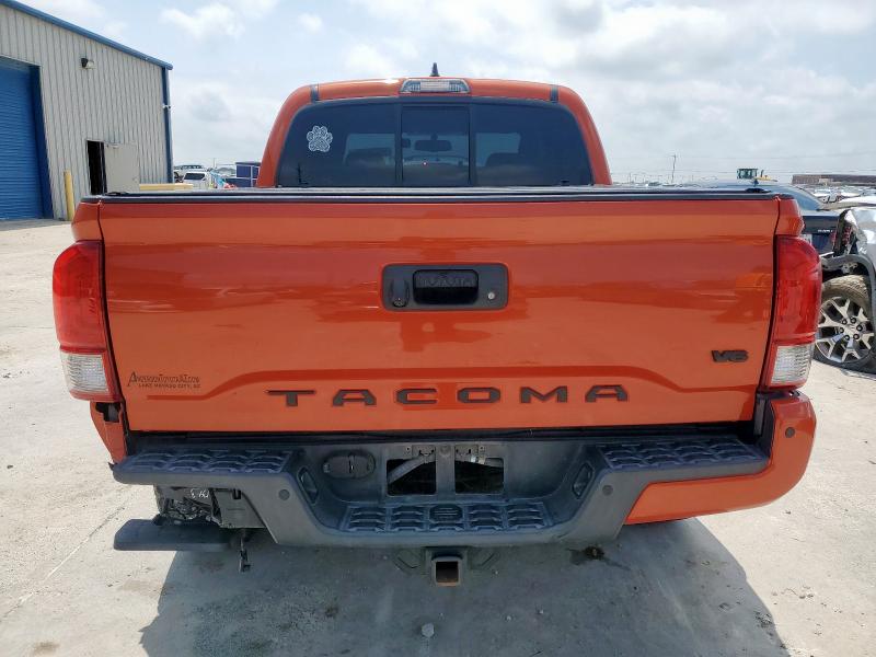 Pickups TOYOTA TACOMA 2016 Orange