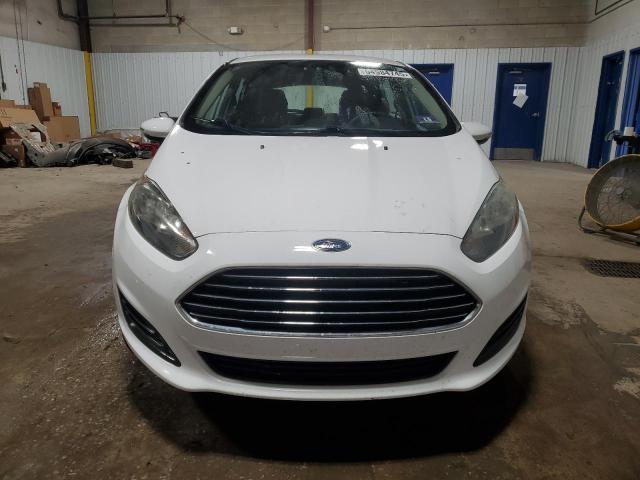  FORD FIESTA 2016 Белый