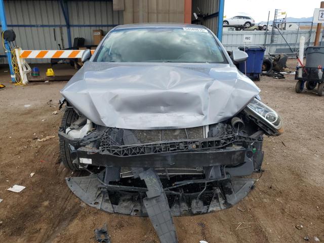  HYUNDAI ELANTRA 2017 Srebrny