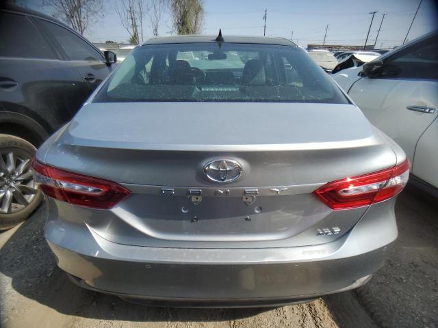  TOYOTA CAMRY 2018 Srebrny