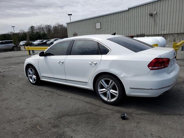 Sedans VOLKSWAGEN PASSAT 2015 Biały