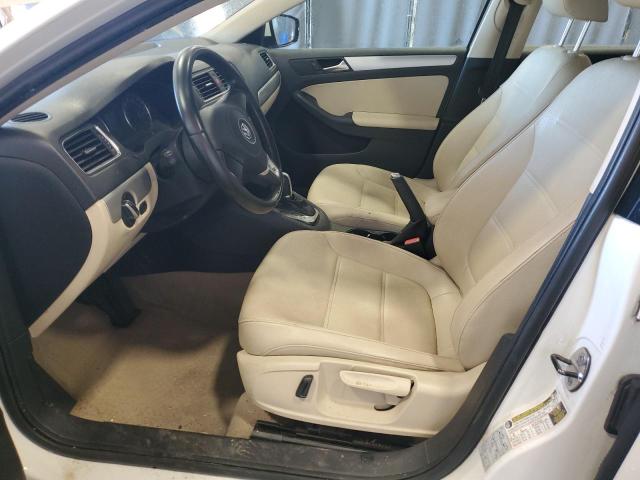 Sedans VOLKSWAGEN JETTA 2013 White
