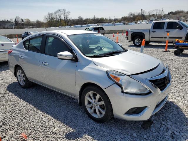  NISSAN VERSA 2015 Srebrny