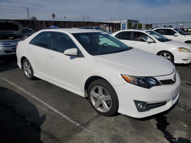  TOYOTA CAMRY 2012 Белый
