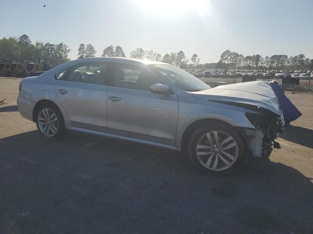  VOLKSWAGEN PASSAT 2017 Серебристый