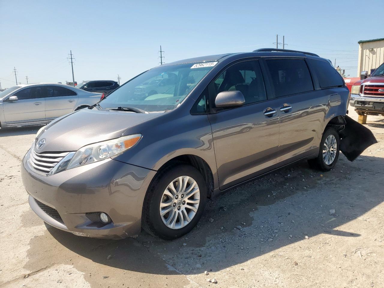 2017 Toyota Sienna Xle for Sale in Haslet, TX - Rear End