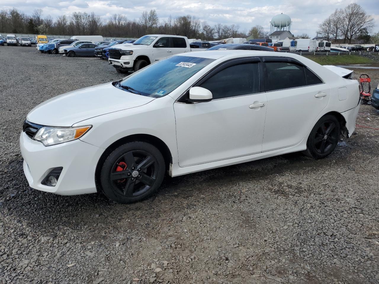 Hillsborough, NJ에서 판매 중인 2014 Toyota Camry L - Rear End