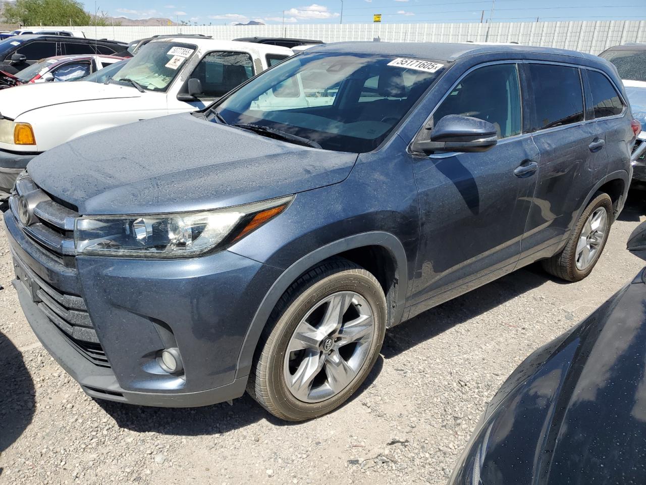2018 Toyota Highlander Limited იყიდება Las Vegas-ში, NV - Front End