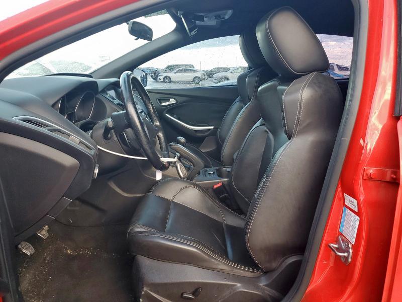 Hatchbacks FORD FOCUS 2013 Red