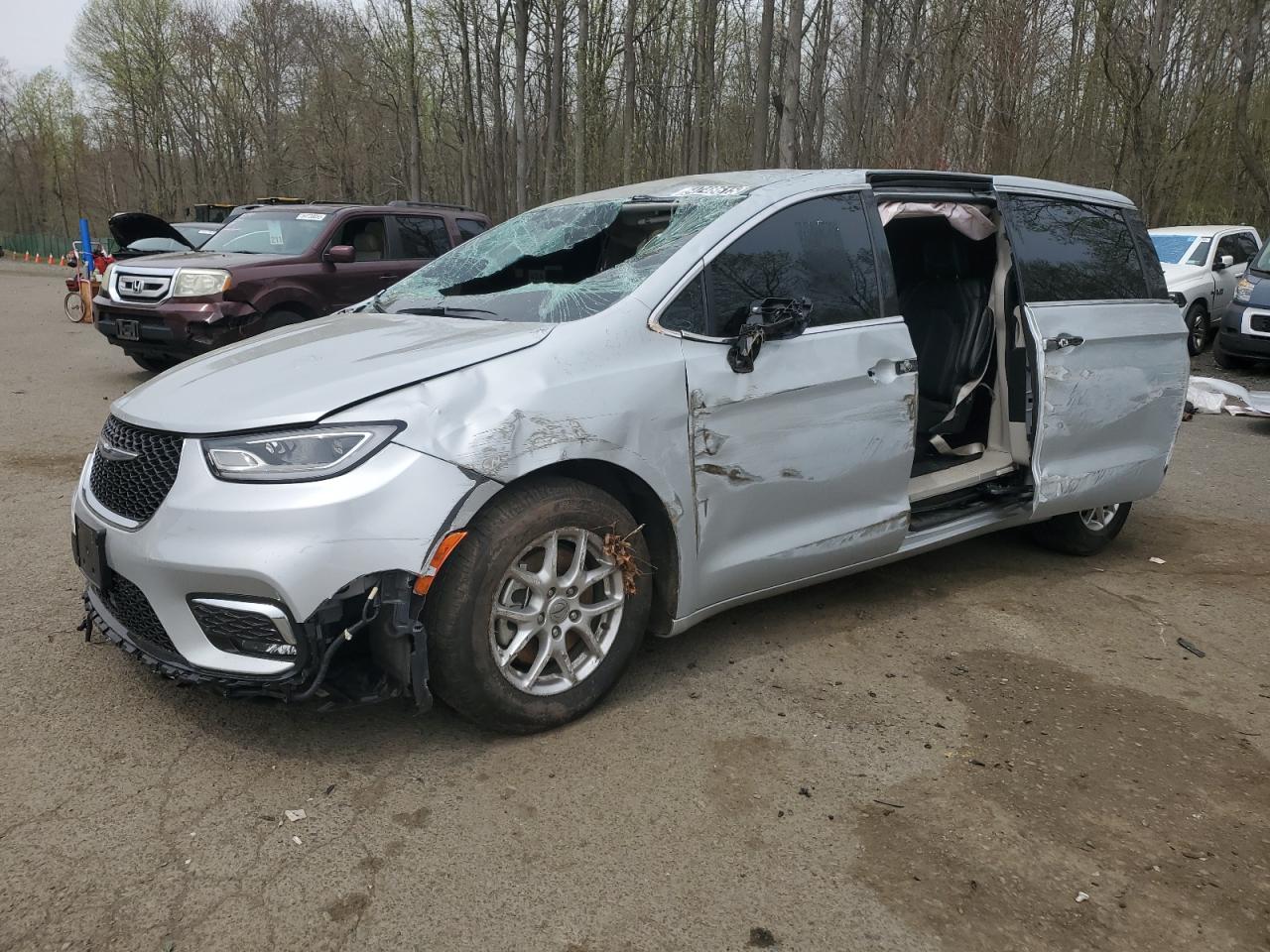 2024 Chrysler Pacifica Touring L na sprzedaż w East Granby, CT - Front End