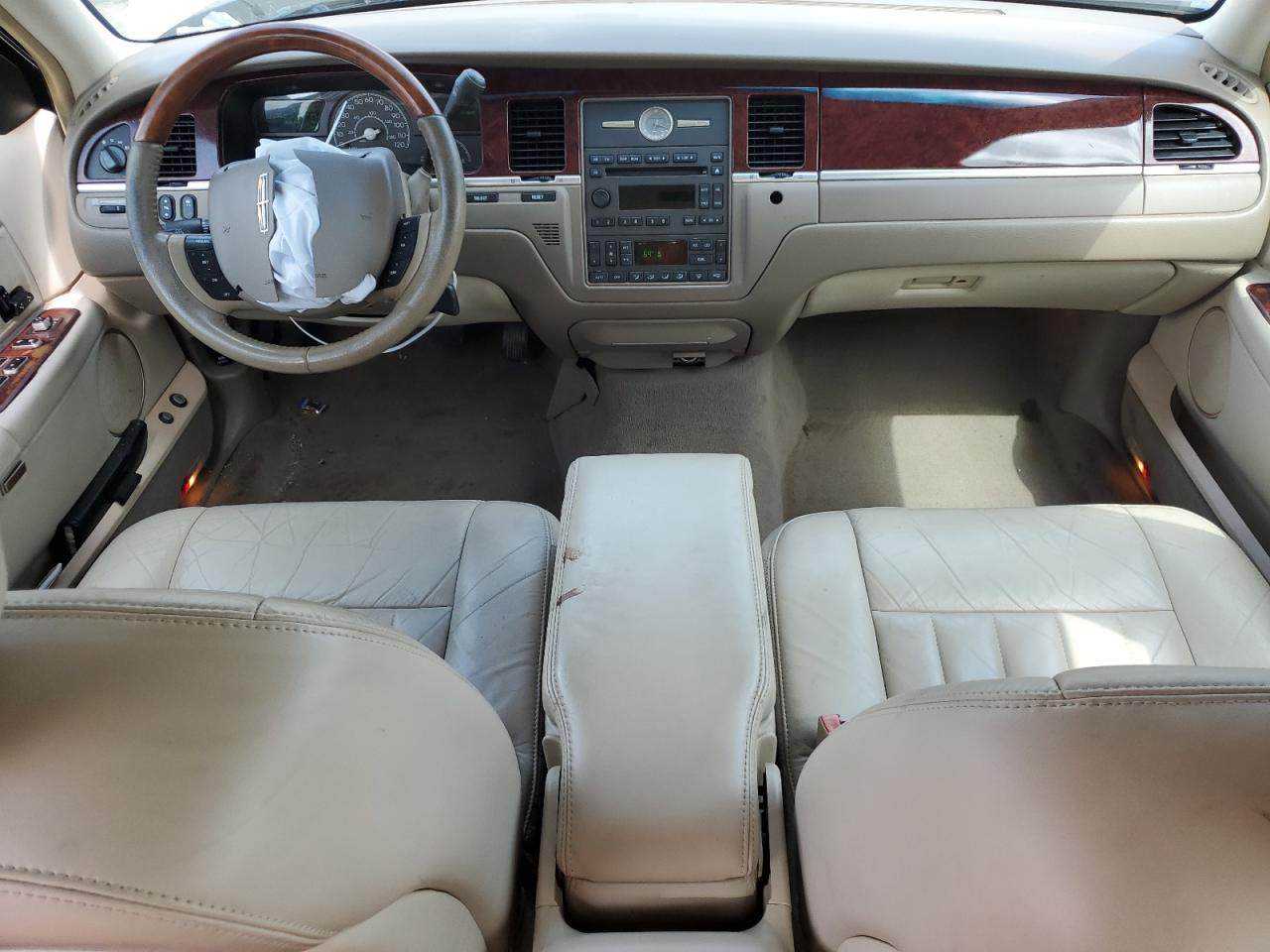 2005 Lincoln Town Car Signature VIN: 1LNHM81W55Y652982 Lot: 52984325
