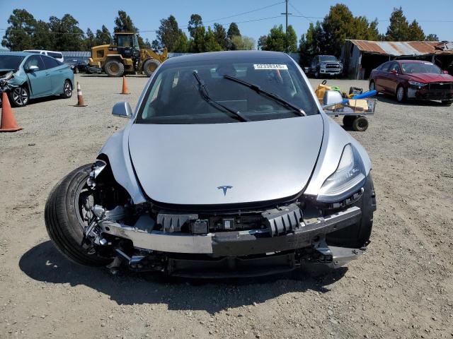 TESLA MODEL 3 2018 Сріблястий