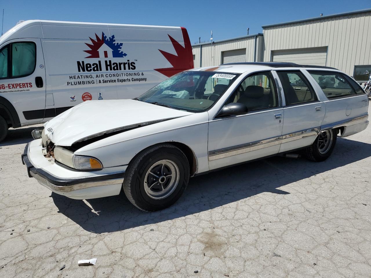1996 Buick Roadmaster Base for Sale in Kansas City, KS - Front End