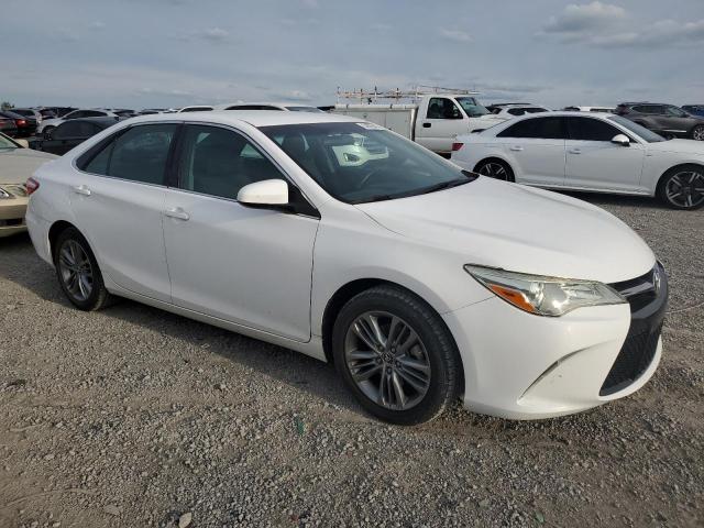 Седани TOYOTA CAMRY 2015 Білий