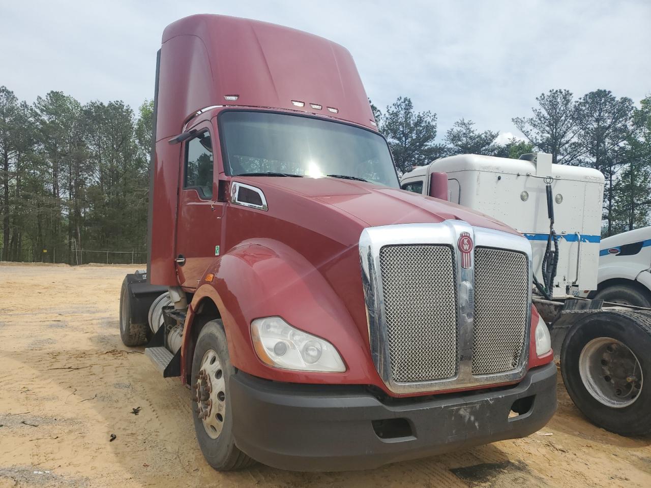 2016 Kenworth T680 Semi Truck for Sale in Hueytown, AL - Normal Wear